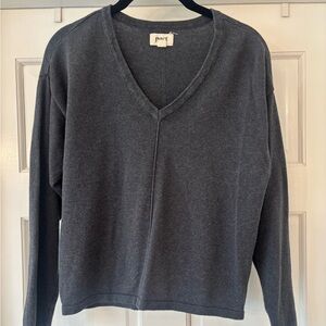 Pact women’s vneck gray sweater
Xs